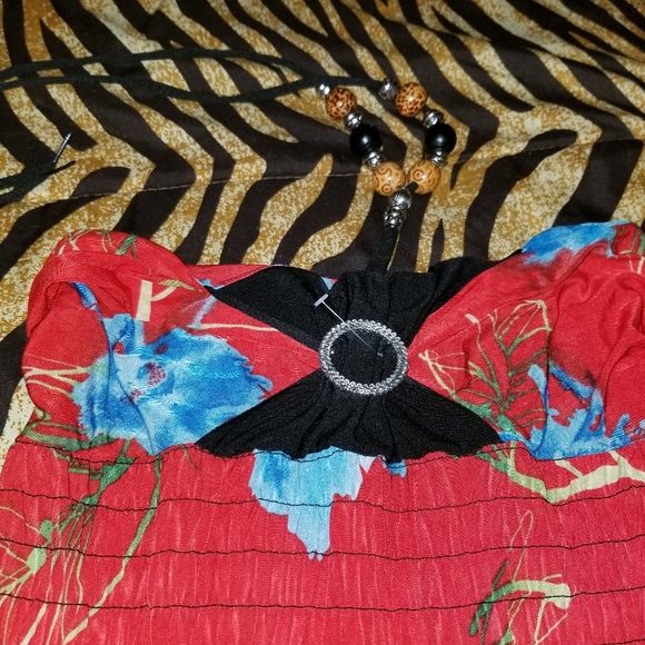 Dress With Necklace - Picture 4 of 10